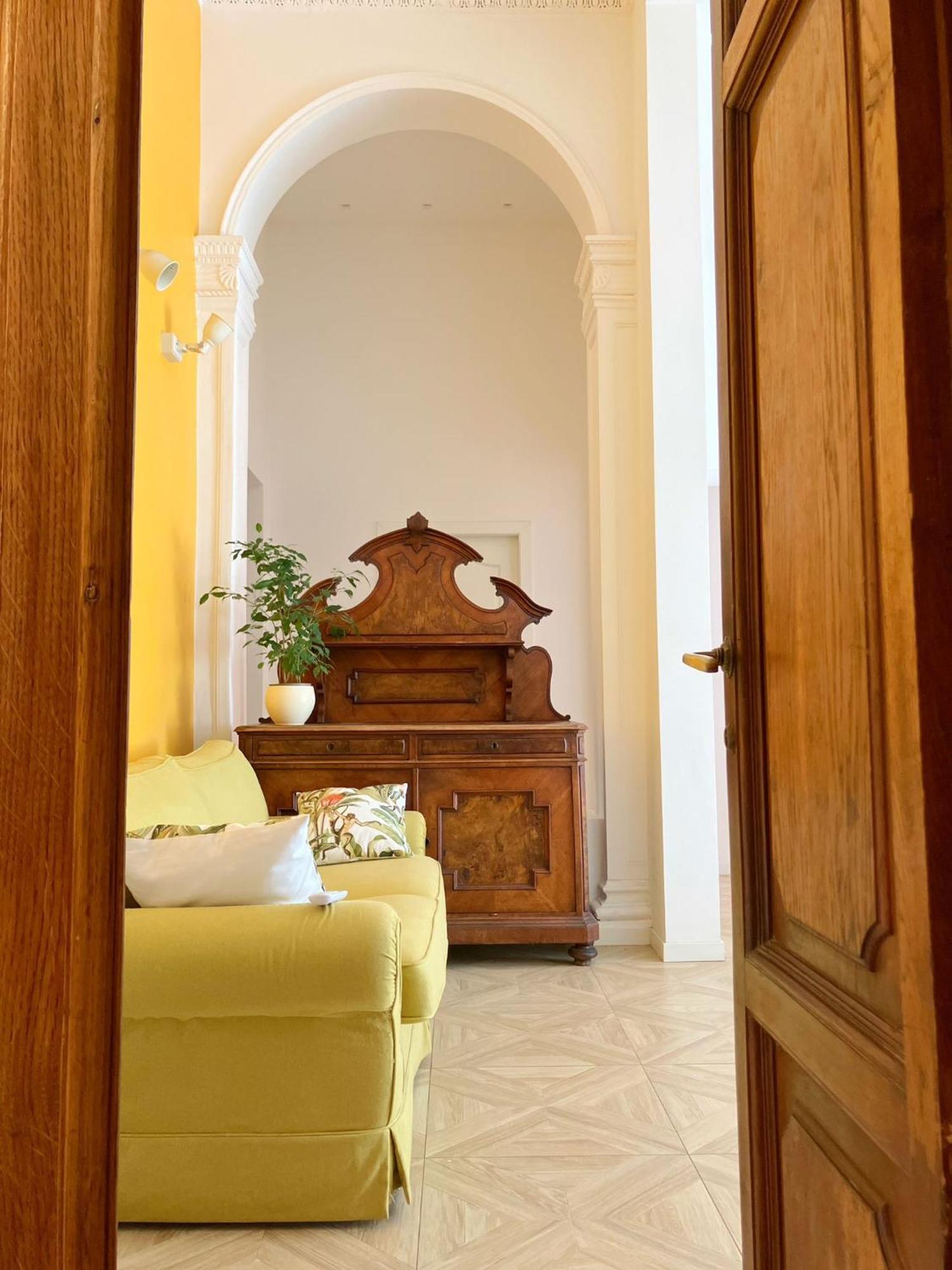 Lucia's Suites, Charming In *